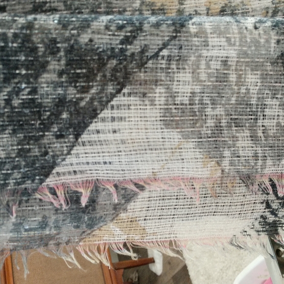 Women's scarf - Picture 2 of 2